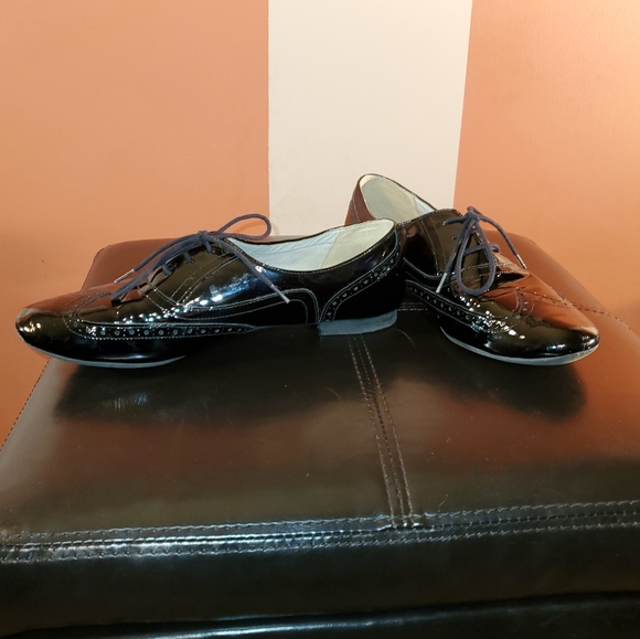 Clarks Black Patent Leather ladies Brogues - Picture 4 of 9